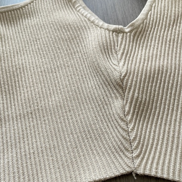 ✨SOLD✨ Aritzia Cropped Tank - Sculpt Knit Matte Pearl- XS - Picture 7 of 10